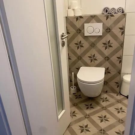 Konukevi R-penzion 3*